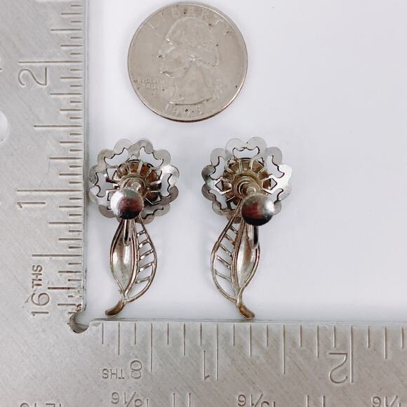 Vintage Mid Century Silver Tone Black Glass Floral Southwest Screw Back Earrings - Picture 11 of 11